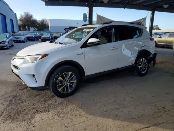 JTMRJREV6HD138367 2017 TOYOTA RAV 4 - Image 1