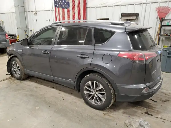 JTMRJREV6HD143715 2017 TOYOTA RAV 4 - Image 2