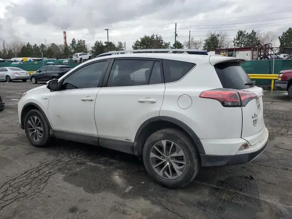 JTMRJREV6HD144069 2017 TOYOTA RAV 4 - Image 2