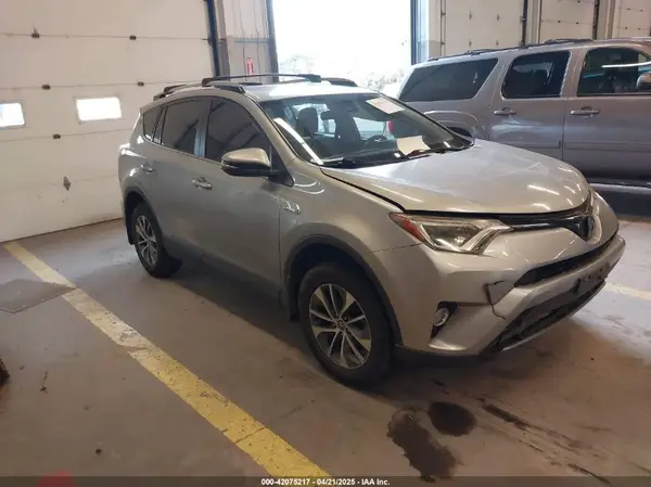 JTMRJREV6HD146047 2017 TOYOTA RAV 4 - Image 1
