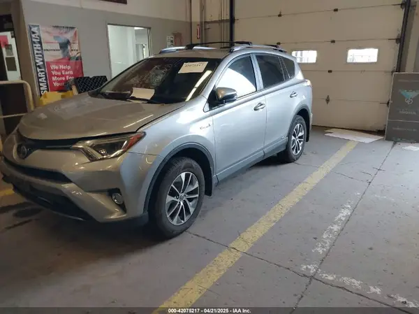 JTMRJREV6HD146047 2017 TOYOTA RAV 4 - Image 2