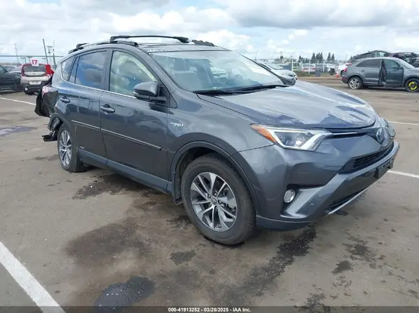 JTMRJREV6JD159371 2018 TOYOTA RAV 4 - Image 1