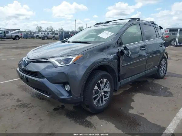 JTMRJREV6JD159371 2018 TOYOTA RAV 4 - Image 2