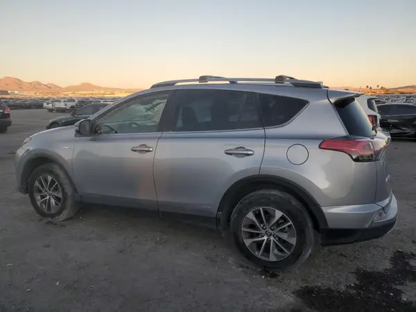 JTMRJREV6JD176672 2018 TOYOTA RAV 4 - Image 2