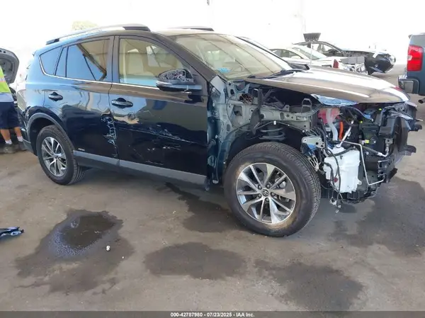 JTMRJREV6JD178518 2018 TOYOTA RAV 4 - Image 1
