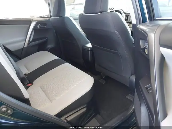 2018 TOYOTA RAV 4 auction photo 8