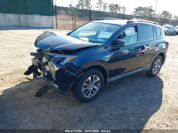 JTMRJREV6JD205619 2018 TOYOTA RAV 4 - Image 2