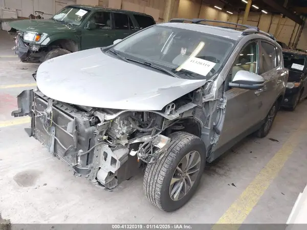 JTMRJREV6JD223540 2018 TOYOTA RAV 4 - Image 2