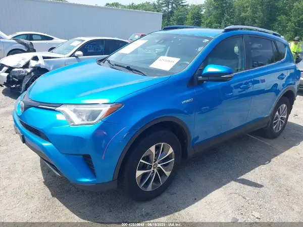 JTMRJREV6JD252410 2018 TOYOTA RAV 4 - Image 2