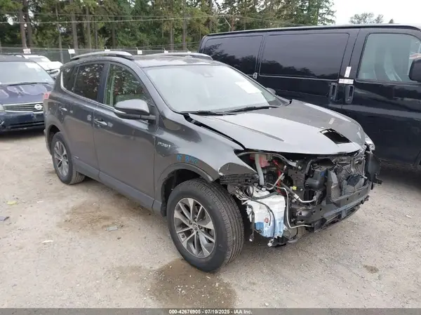 JTMRJREV7HD060908 2017 TOYOTA RAV 4 - Image 1