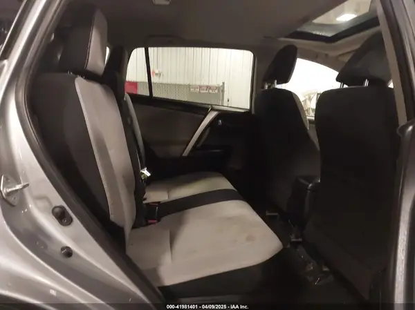 JTMRJREV7HD072041 2017 TOYOTA RAV 4 - Image 8