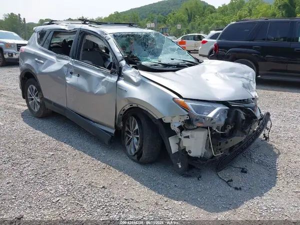 JTMRJREV7HD075554 2017 TOYOTA RAV 4 - Image 1