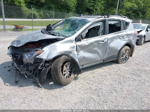 JTMRJREV7HD075554 2017 TOYOTA RAV 4 - Image 2