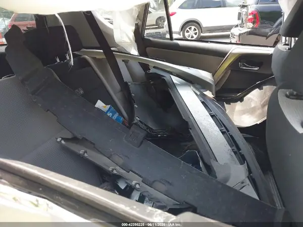 JTMRJREV7HD075554 2017 TOYOTA RAV 4 - Image 8