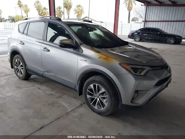 JTMRJREV7HD081256 2017 TOYOTA RAV 4 - Image 1