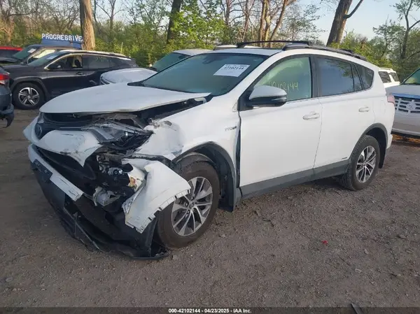 JTMRJREV7HD115907 2017 TOYOTA RAV 4 - Image 2