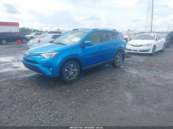 JTMRJREV7HD139401 2017 TOYOTA RAV 4 - Image 2