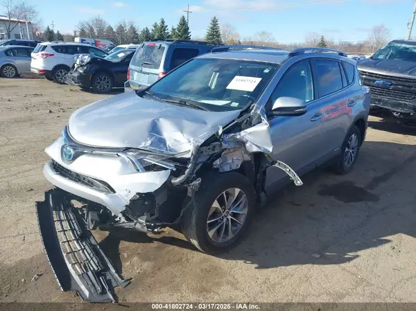 JTMRJREV7HD149037 2017 TOYOTA RAV 4 - Image 2