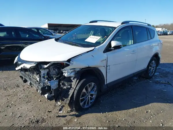 JTMRJREV7JD178690 2018 TOYOTA RAV 4 - Image 2