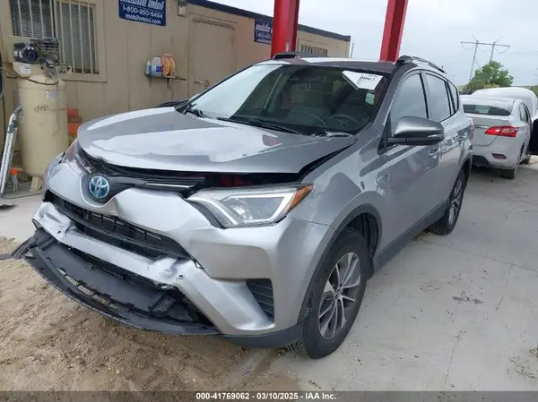 JTMRJREV7JD183808 2018 TOYOTA RAV 4 - Image 2