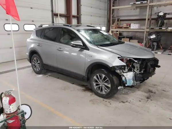 JTMRJREV7JD229086 2018 TOYOTA RAV 4 - Image 1