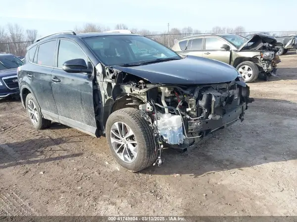 JTMRJREV8HD060092 2017 TOYOTA RAV 4 - Image 1