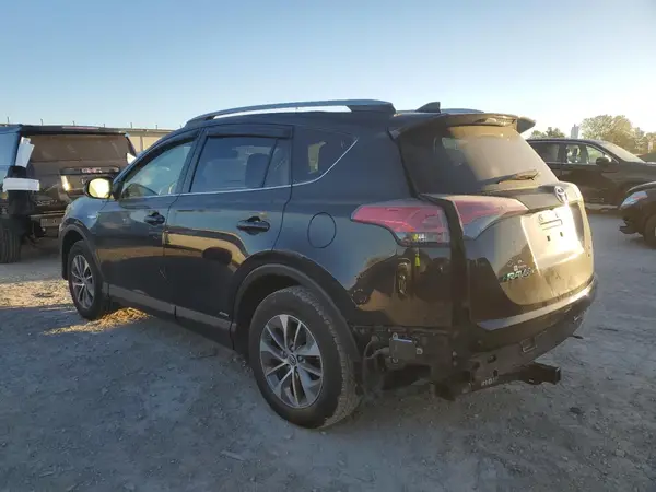 JTMRJREV8HD069939 2017 TOYOTA RAV 4 - Image 2