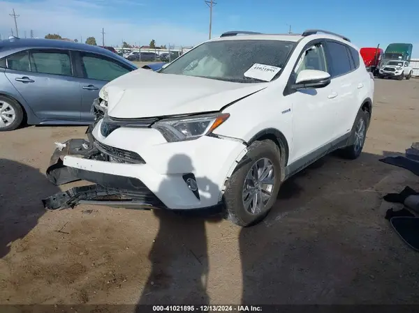 JTMRJREV8HD111817 2017 TOYOTA RAV 4 - Image 2