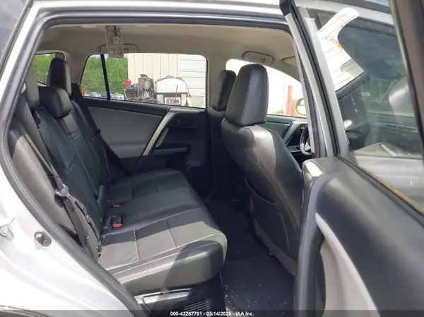 JTMRJREV8JD185552 2018 TOYOTA RAV 4 - Image 8