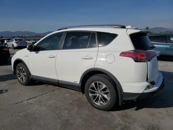 JTMRJREV8JD228187 2018 TOYOTA RAV 4 - Image 2