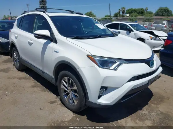 JTMRJREV8JD241375 2018 TOYOTA RAV 4 - Image 1