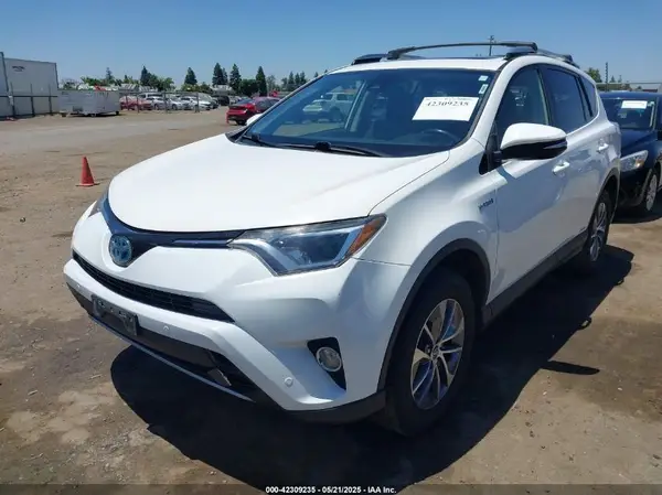 JTMRJREV8JD241375 2018 TOYOTA RAV 4 - Image 2