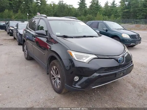 JTMRJREV9HD106867 2017 TOYOTA RAV 4 - Image 1