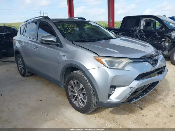 JTMRJREV9HD117030 2017 TOYOTA RAV 4 - Image 1