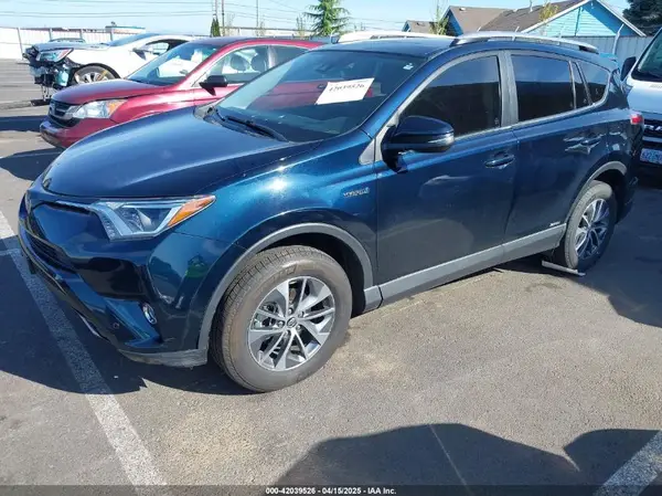 JTMRJREV9HD146768 2017 TOYOTA RAV 4 - Image 2