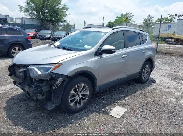 JTMRJREV9JD196138 2018 TOYOTA RAV 4 - Image 2