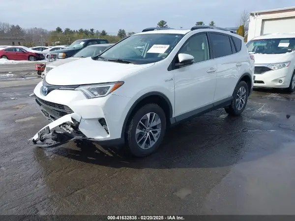 JTMRJREVXHD091876 2017 TOYOTA RAV 4 - Image 2