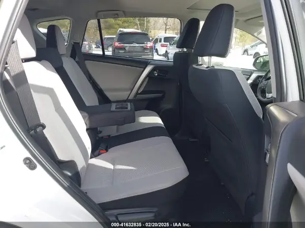 JTMRJREVXHD091876 2017 TOYOTA RAV 4 - Image 8