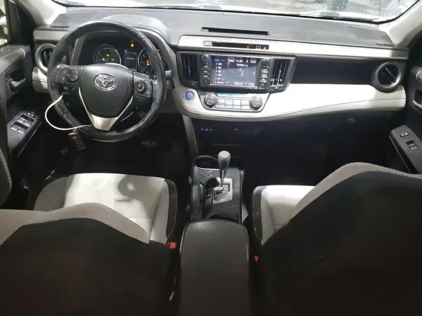 JTMRJREVXHD111303 2017 TOYOTA RAV 4 - Image 8