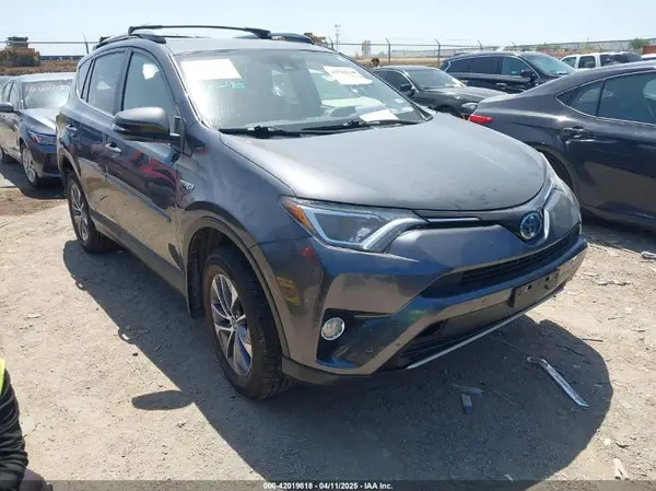 JTMRJREVXHD117747 2017 TOYOTA RAV 4 - Image 1