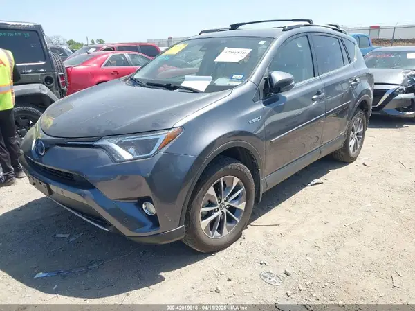 JTMRJREVXHD117747 2017 TOYOTA RAV 4 - Image 2