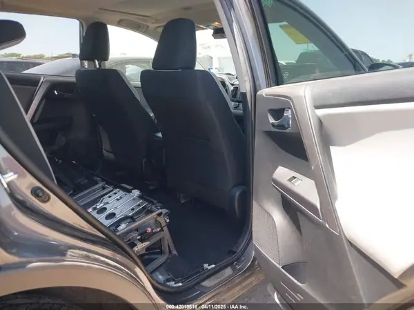 JTMRJREVXHD117747 2017 TOYOTA RAV 4 - Image 8
