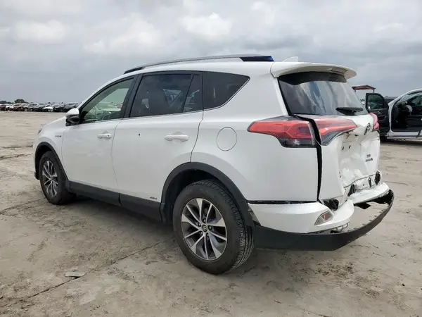 JTMRJREVXHD130322 2017 TOYOTA RAV 4 - Image 2