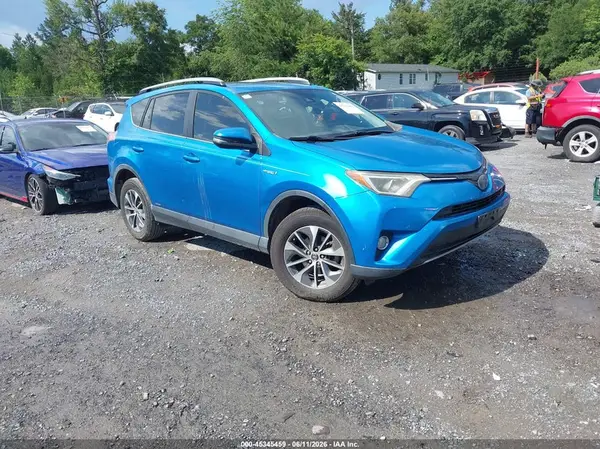 JTMRJREVXHD140364 2017 TOYOTA RAV 4 - Image 1
