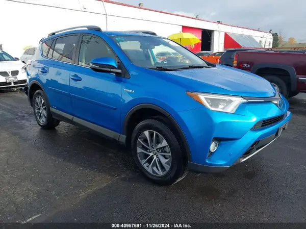 JTMRJREVXJD173337 2018 TOYOTA RAV 4 - Image 1