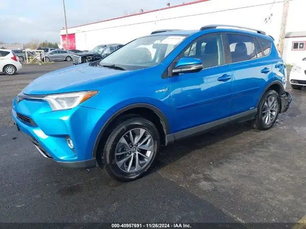 JTMRJREVXJD173337 2018 TOYOTA RAV 4 - Image 2