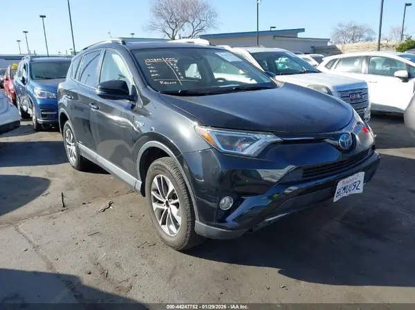 JTMRJREVXJD181115 2018 TOYOTA RAV 4 - Image 1