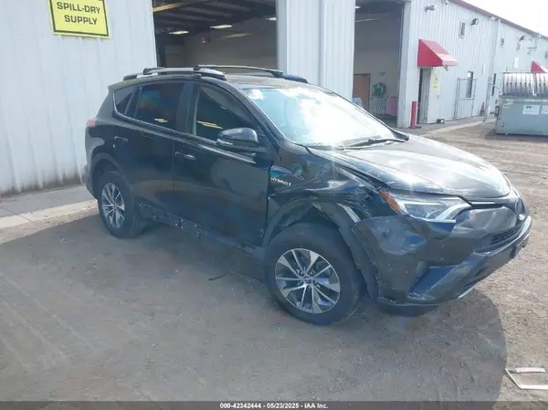 JTMRJREVXJD205137 2018 TOYOTA RAV 4 - Image 1