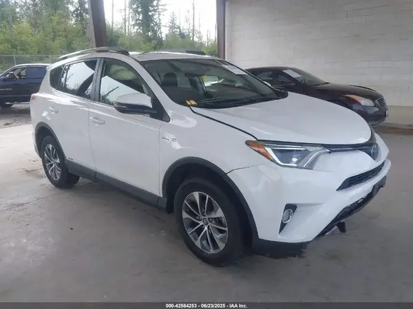 JTMRJREVXJD215845 2018 TOYOTA RAV 4 - Image 1