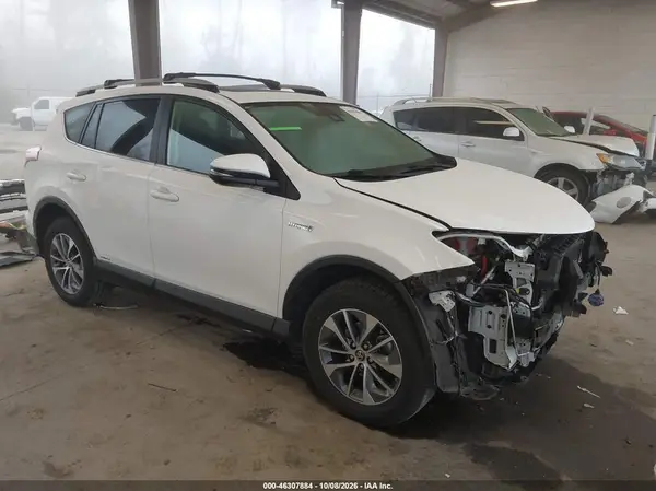 JTMRJREVXJD226151 2018 TOYOTA RAV 4 - Image 1